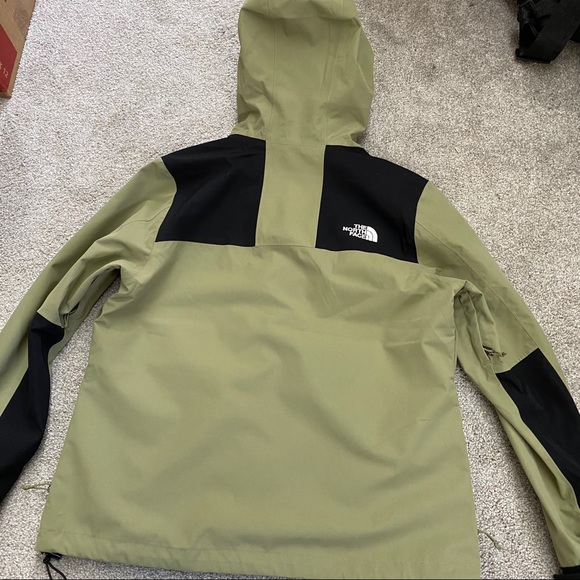 The North Face Eco Mountain Jacket - Picture 5 of 11